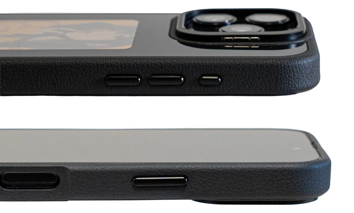 MyCaseを横から見た写真。カメラと背面の画面を囲む縁