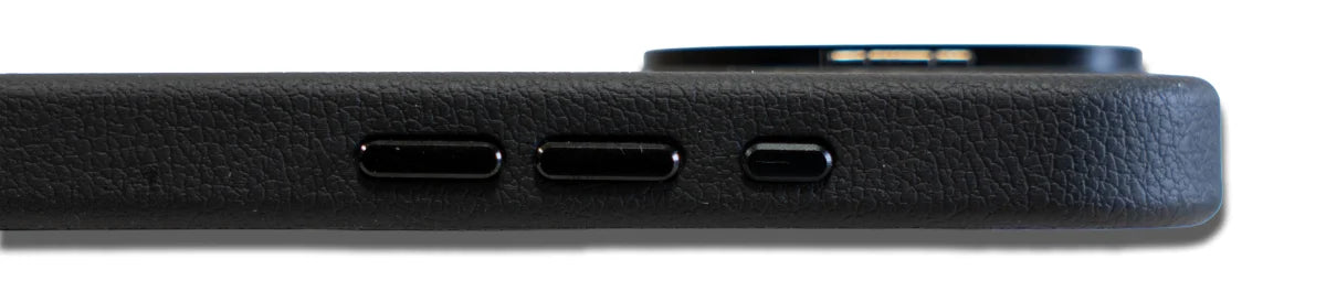 MyCaseの側面に並ぶ金属のボタン
